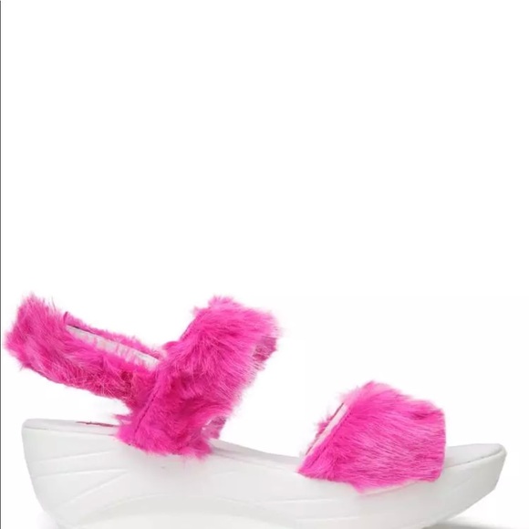 YRU PINK FAUX FUR BEDROCK PLATFORM SANDALS - Picture 2 of 3
